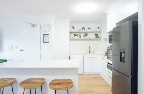 Mermaid Beach Apartment | Mermaid Beach 2BR Heated Pool