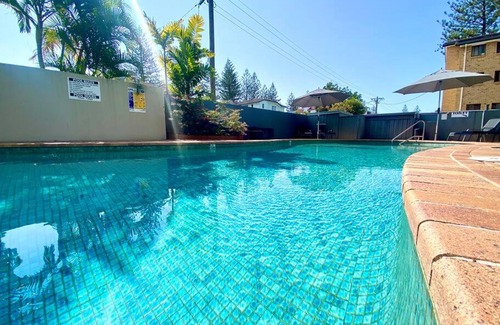 Mermaid Beach Apartment | Mermaid Beach 2BR Heated Pool