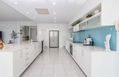 Mermaid Beach Apartment | Mermaid Beach Luxury Penthouse apartment, centrally located to all hoiday needs