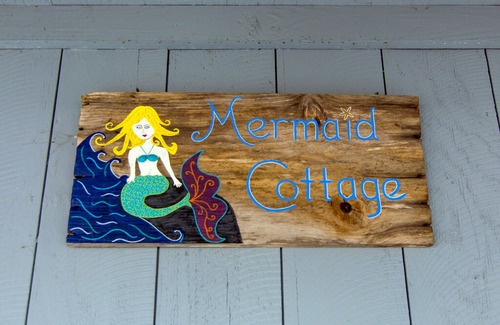Ocean Ridge Cabin | Mermaid Cottage - Cozy 2BR/2BA, Pet Friendly, Resort Amenities Available