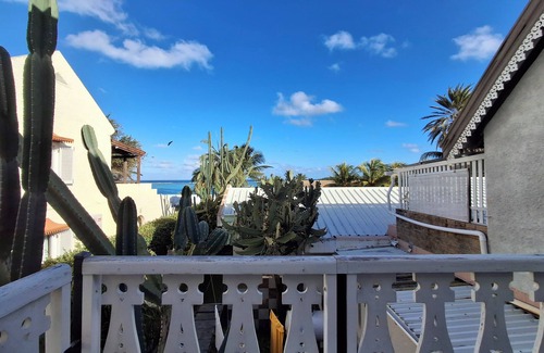 Blue Bay Apartment | Mermaid Cove - 2-bedroom apartment 50m from the beach