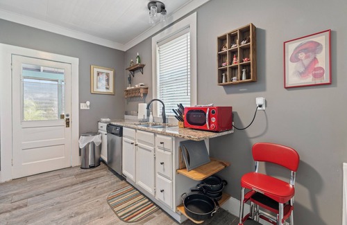 Mount Dora House | "Mermaid House" in Downtown Mt. Dora! Pet Friendly