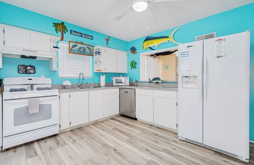 Lenox Park House | Mermaid Manor - Only 1 Bldg from A1A! - 3BR/3BA
