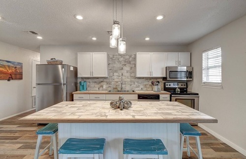 Fulton House | Mermaid's Landing 2 Bedroom Cottage by RedAwning