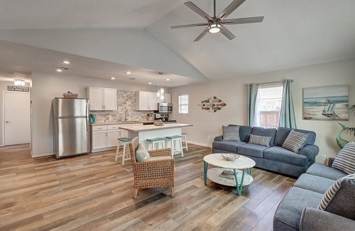 Fulton House | Mermaid's Landing 2 Bedroom Cottage by RedAwning
