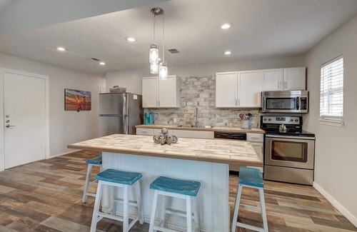 Fulton House | Mermaid's Landing 2 Bedroom Cottage by RedAwning
