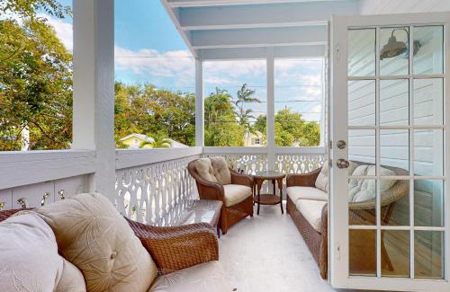 Uptown - Upper Duval Apartment | Mermaid's Retreat