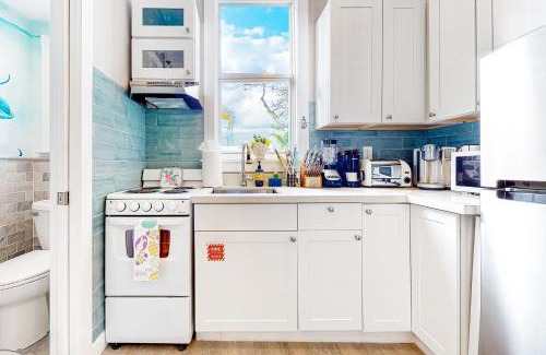 Uptown - Upper Duval Apartment | Mermaid's Retreat