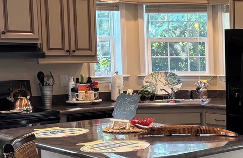 Weeki Wachee Gardens House | MERMAID TAILS-Family Friendly-CLEAR KAYAK-EARLY CHECK-IN & LATE CHECKOUT AVAIL!