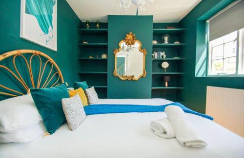 Kemptown House | Mermaid Townhouse- by Brighton Holiday Lets