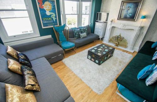 Kemptown House | Mermaid Townhouse- by Brighton Holiday Lets