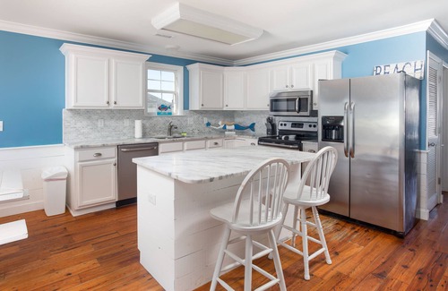 Garden City House | Mermaids Haven: 6 Bedroom, 4 Bathroom on the beach Sleeps 16!