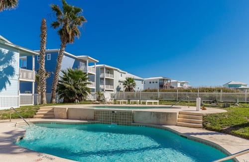 Port Aransas House | Mermaids Lair - Large 4BR House - Steps from Beach