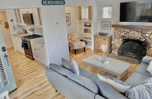 Pacific Grove Cottage | Mermaids & Moonlight By The Sea n1 Minute walk to the BeachnLicense #0447nn