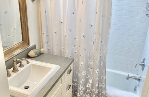 Pacific Grove Cottage | Mermaids & Moonlight By The Sea n1 Minute walk to the BeachnLicense #0447nn