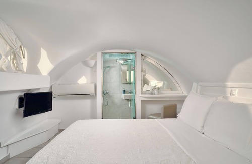 Imerovigli Hotel | Merovigliosso Luxury Apartment Spa Bath Sea and Sunset View