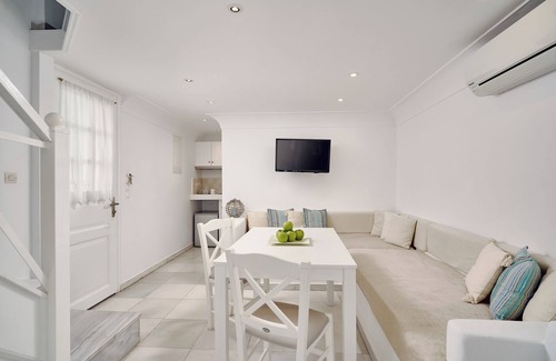 Imerovigli Hotel | Merovigliosso Luxury Apartment Spa Bath Sea and Sunset View