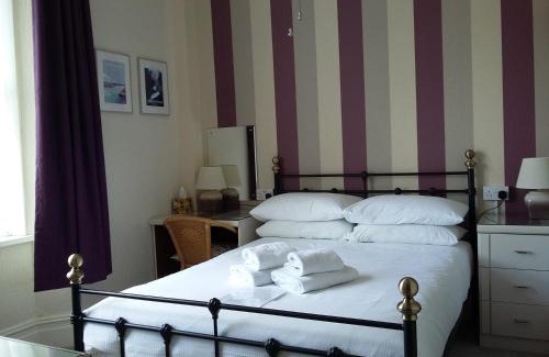 Paignton Bed & Breakfast | Merritt Guest House B&B