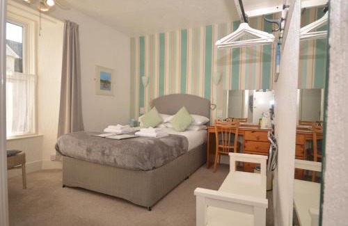 Paignton Bed & Breakfast | Merritt Guest House B&B