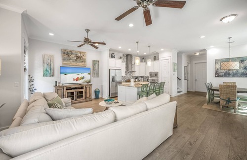 Panama City Beach Condo | Merry Way: 30A Elegant 3BR Getaway! Pool-Beach-Dining-Events-Electric Cruiser!