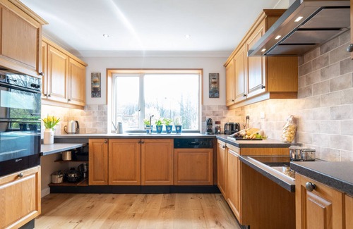 Brighstone Cottage | Merryvale - a bungalow that sleeps 4 guests in 2 bedrooms