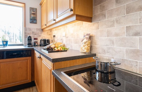 Brighstone Cottage | Merryvale - a bungalow that sleeps 4 guests in 2 bedrooms
