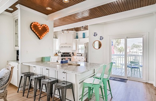 Pirates Beach House | "MerSea" Pirates Beach House in Galveston