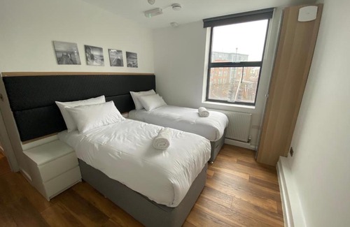 Maidstone Apartment | Merve Apartments by Like Your Home LTD