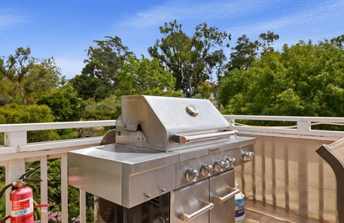 West Mesa House | Mesa Gem: Charming Coastal Stay