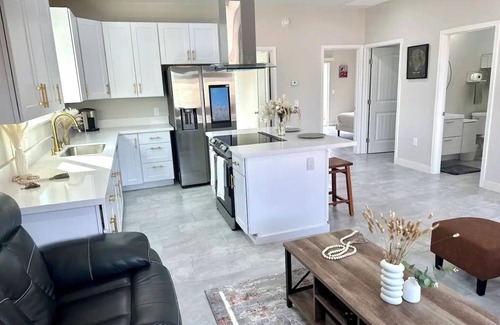 Dobson Ranch House | Mesa Modern 2BR: Classic & Charmnn