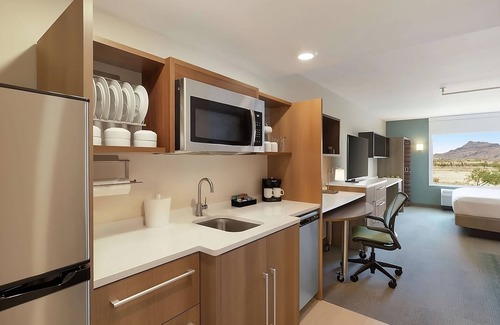 East Mesa Hotel | Mesa's Best-Kept Secret! 2 Spacious Units, Pool, Free Breakfast, Free Parking!