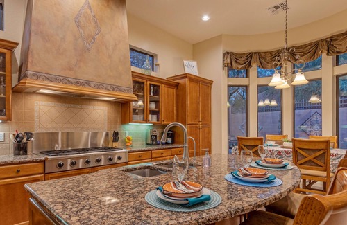 Las Sendas House | Mesa: TVs & King Beds All BRs, Heated POOL, Spa, Kiva Fireplace, Putting Green, Bikes
