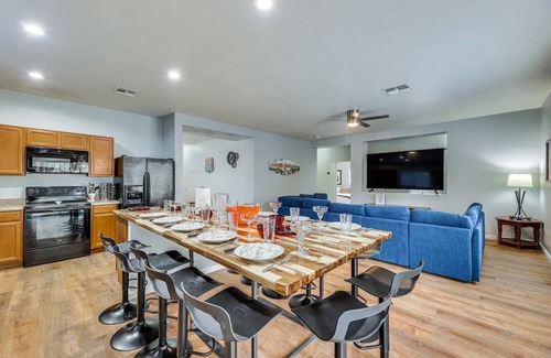 Mesquite Canyon House | Mesa Vacation Home - Sleeps 12 - Close to Golf Courses and SO MUCH MORE!