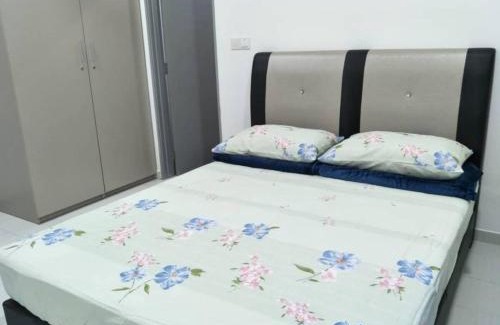 Nilai Apartment | Mesahill Nilai 2 Room Condo - Fast wifi, Amazing Pool & TV