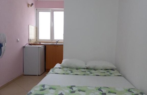 Dobra Voda Apartment | Mesec