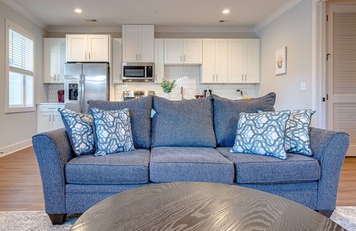 Melrose Cottage | Mesmerize Melrose - Mins to Broadway - 2 Bedrooms