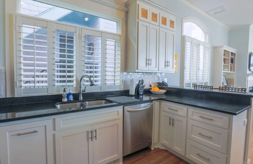 Ocean Point House | Mesmerizing Oceanfront Views! 3 Min. Walk to Quiet Beach & Community Pool w/Cabana