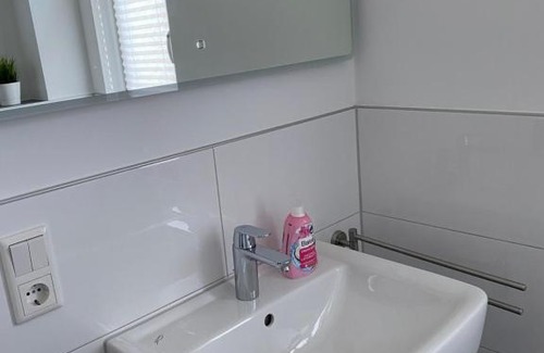 Unterrath House | Messezimmer nahe der Düsseldorfer Messe mit eigenem Eingang und gratis Minibar