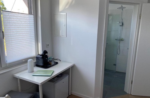 Unterrath House | Messezimmer nahe der Düsseldorfer Messe mit eigenem Eingang und gratis Minibar