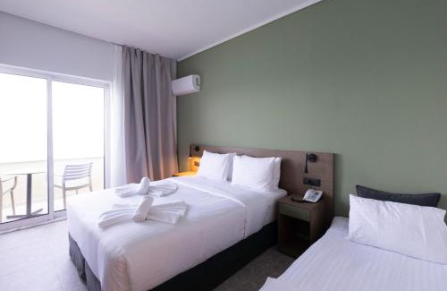 Paralia Vergas Hotel | Messinian Bay