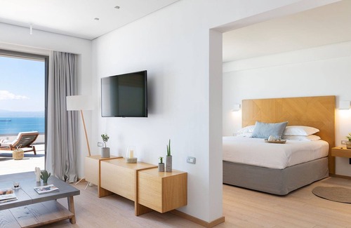 Diasella Hotel | Messinian Icon