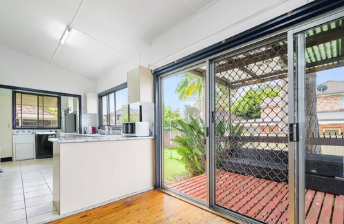 Parramatta Condo | Metawise Cozy & Modern Bedroom in Shared Living Space with Free Parking