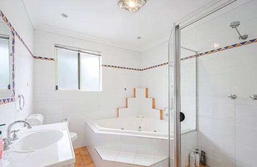 Parramatta Condo | MetaWise Parramatta Cozy Room Share Bathroom WiFi
