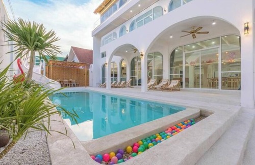 South Pattaya Villa | [Meteor Garden Villa] 6 bedrooms, 8 beds, 100 meters from Jomtien Beach