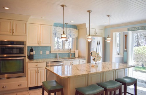 West Dennis House | Meticulous 3 bedroom, 3 bath home with beautiful decor