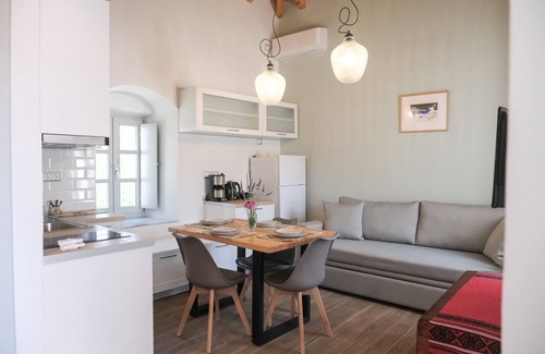 idhra Apartment | Metochi Deluxe Suites