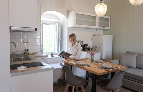 idhra Apartment | Metochi Deluxe Suites