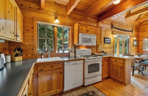 Camp Sherman Condo | Metolius River Resort Cabin 2 Luxurious cabin on the Metolius River w/fireplace