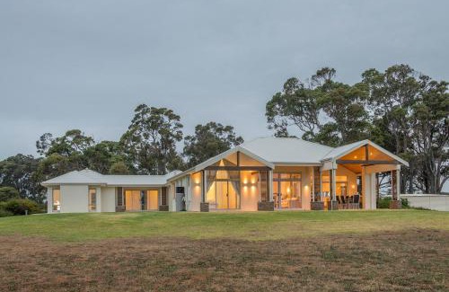 Wilyabrup House | Metricup House - elegant country retreat