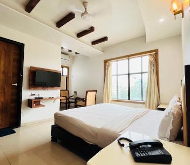 Nathdwara Hotel | METRO HOTEL Nathdwara , 500mtr 10min walking from shreenathji temple 966o9o1oo6